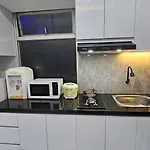 The Jarrdin Apartment Cihampelas By Nemui Room