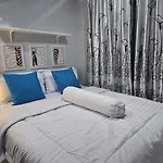 The Jarrdin Apartment Cihampelas By Nemui Room